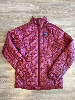 Patagonia Women’s Small Maroon Quilted Lightweight Jacket
